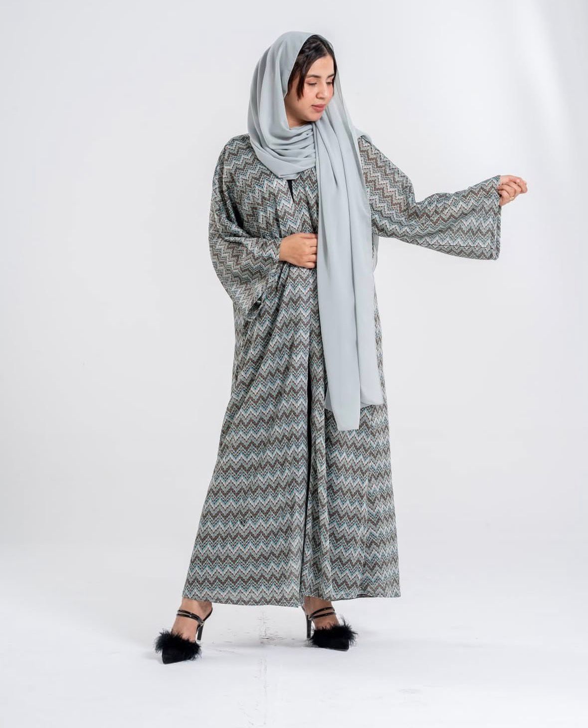 عباية ميسوني ثنائية اللون أبيض وأسود