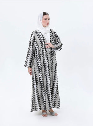 عباية ميسوني أبيض وأسود بتصميم سادة