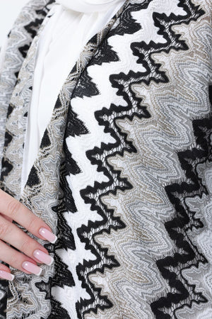 عباية ميسوني أبيض وأسود بتصميم سادة