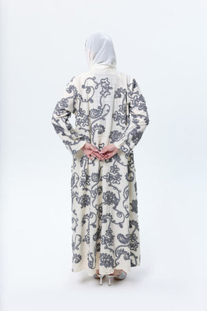 عباية بيج بتشكيلة زهور كاروهات أبيض وأسود