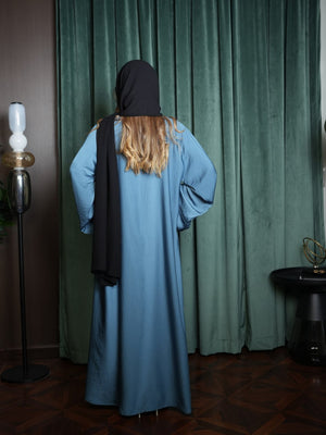 عباية حرير بدانتيل أسود أنيق